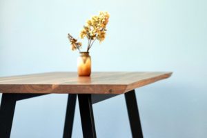 stół drewniany do jadalni stół drewniany z metalowymi nogami