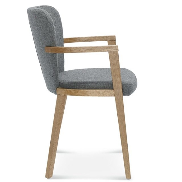 Krzesło „lava” zostało wykonane z naturalnego drewna w połączeniu z tapicerowanym siedziskiem i oparciem. Występuje również w wersji z podłokietnikiem. Krzesła z tej kolekcji zostały zaprojektowane tak aby dobrze współgrały z wnętrzem utrzymanym w stylistyce klasycznej, ale też były idealne do aranżacji wnętrz nowoczesnych. Charakteryzują się prostotą wykonania, formą, która połączyła w sobie cechy klasyczne z nowoczesnością, komfortem siedzenia i wysoką jakością materiałów użytych do ich wykonania.